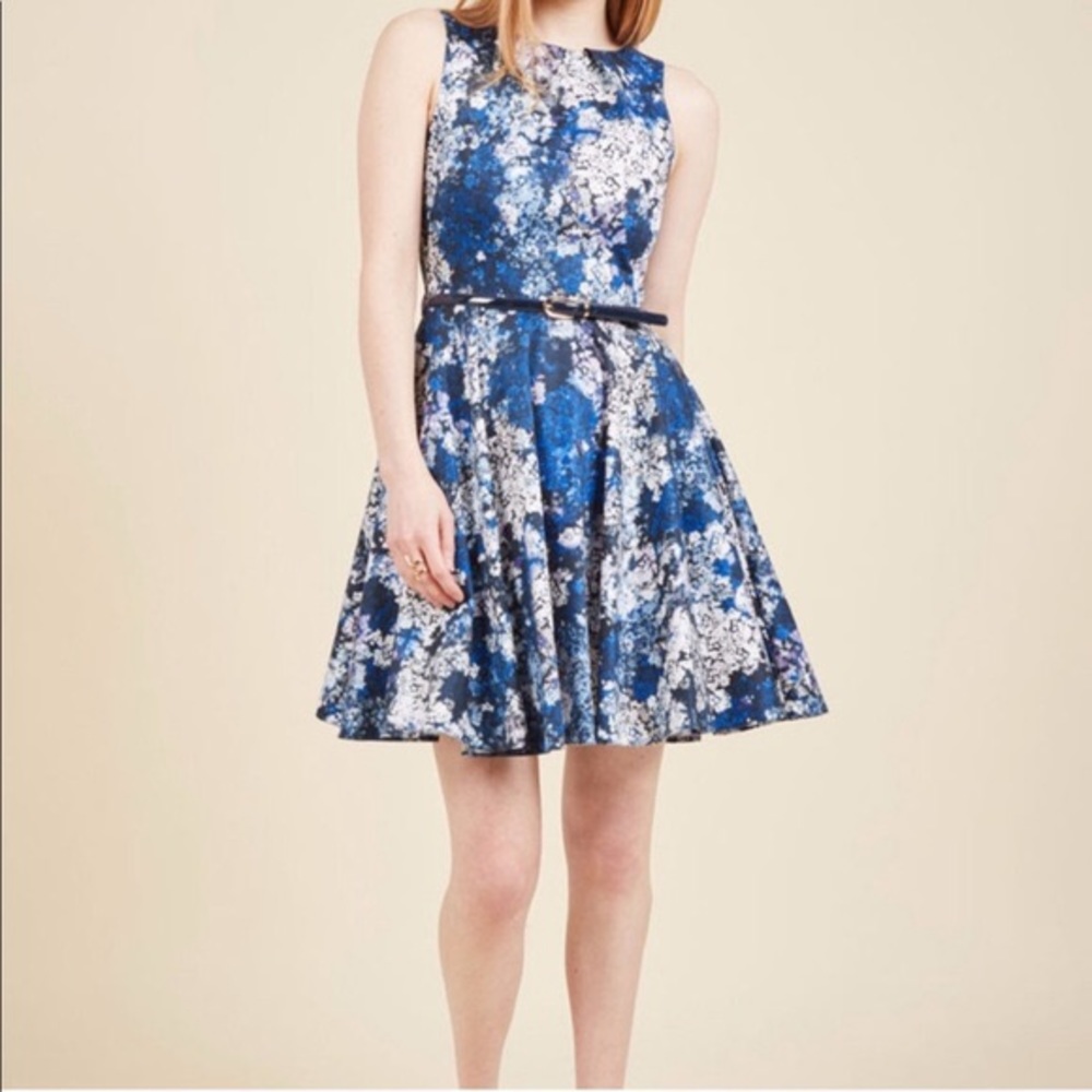 CLOSET LONDON - Blue Floral Fit and Flare Dress